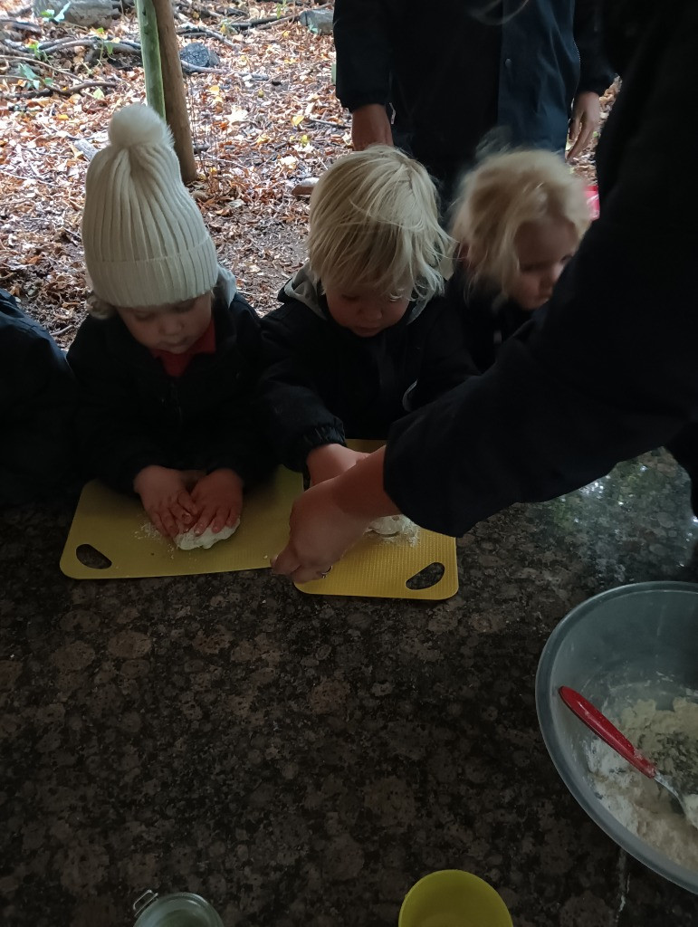 Flatbread on the campfire, Copthill School