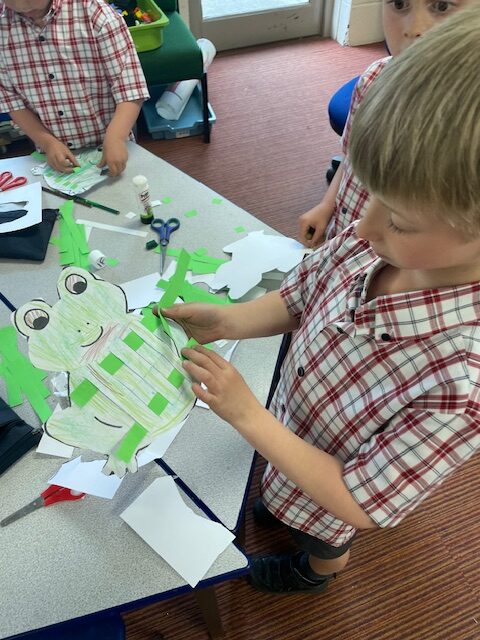 Frog weaving, Copthill School